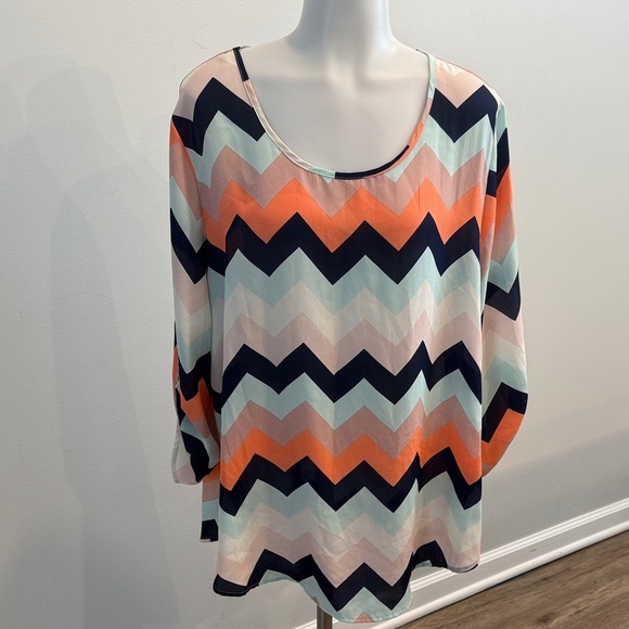 Rue21 XL Chevron Patterned Women's Top - Picture 1 of 8